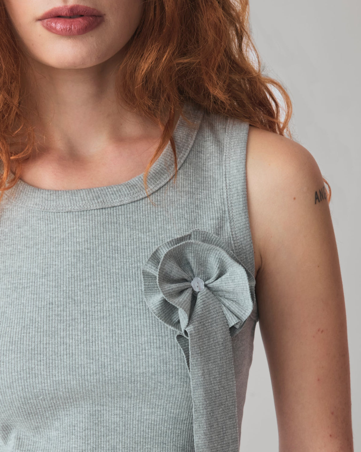 Regata Gloria Mescla — detalhe do broche
