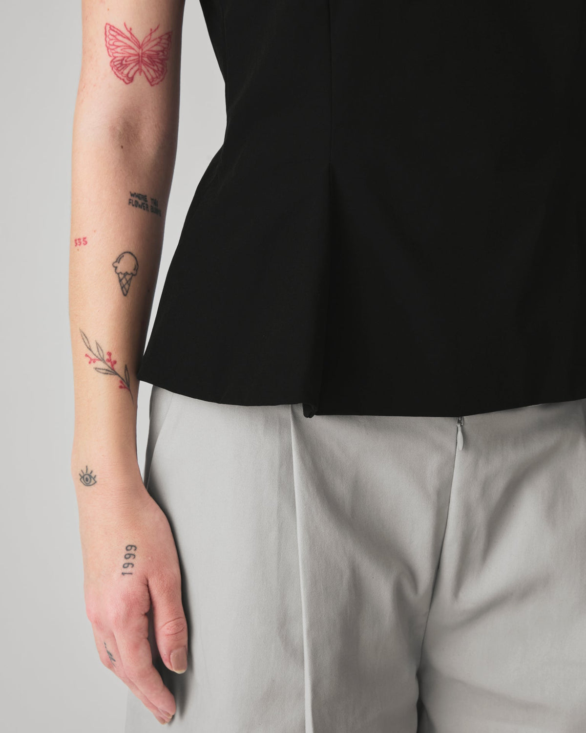Top Bertha Preto — detalhe da barra