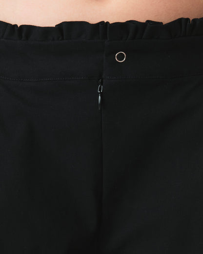 Jorts Leoni Preto — detalhe do cós e zíper
